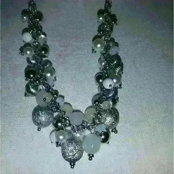 Women's Beautiful Beaded Necklace And Earring Set Brand New With Tags - Picture 11 of 13